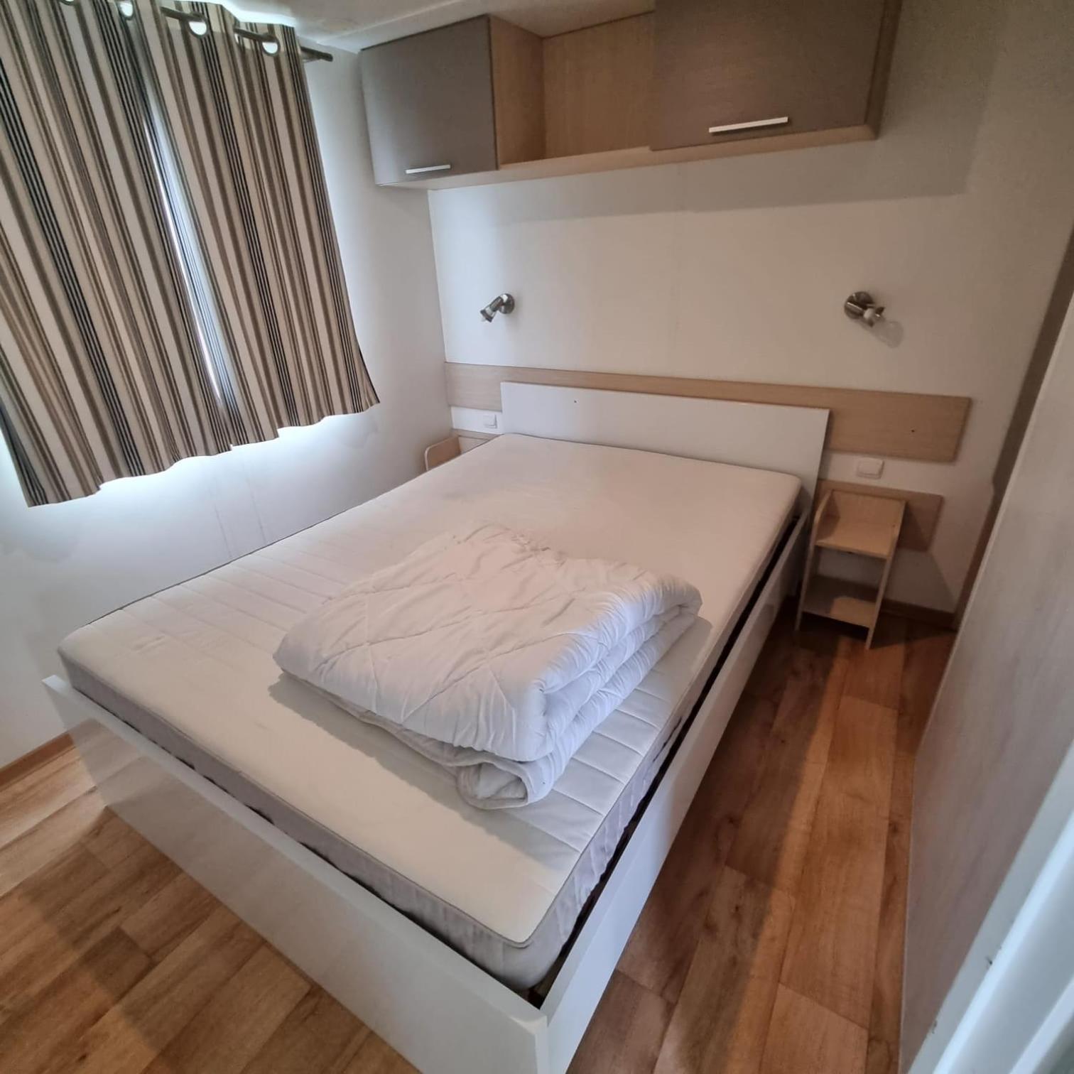 Luxueuze Stacaravan 4Pers Met Terras En Tuintje 브레데네 외부 사진